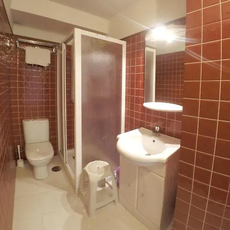 Cosy With Mountain View In 30 M² * 라네스