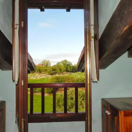 Cosy With Mountain View In 30 M² Llanes
